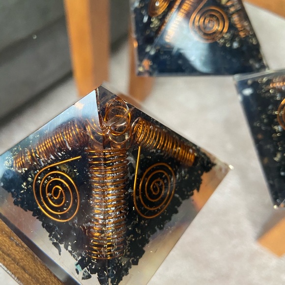 orgonite pyramid - Picture 2 of 3